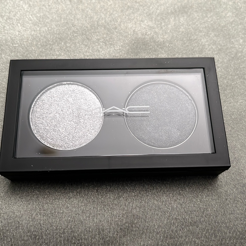 Mac eyeshadow duo
